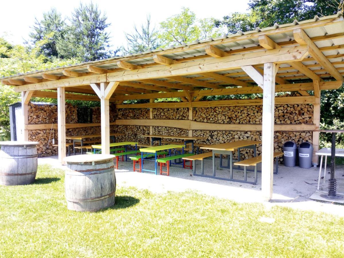 Camping @ Nogometni Golf Ljubljana Hotel Ngoại thất bức ảnh