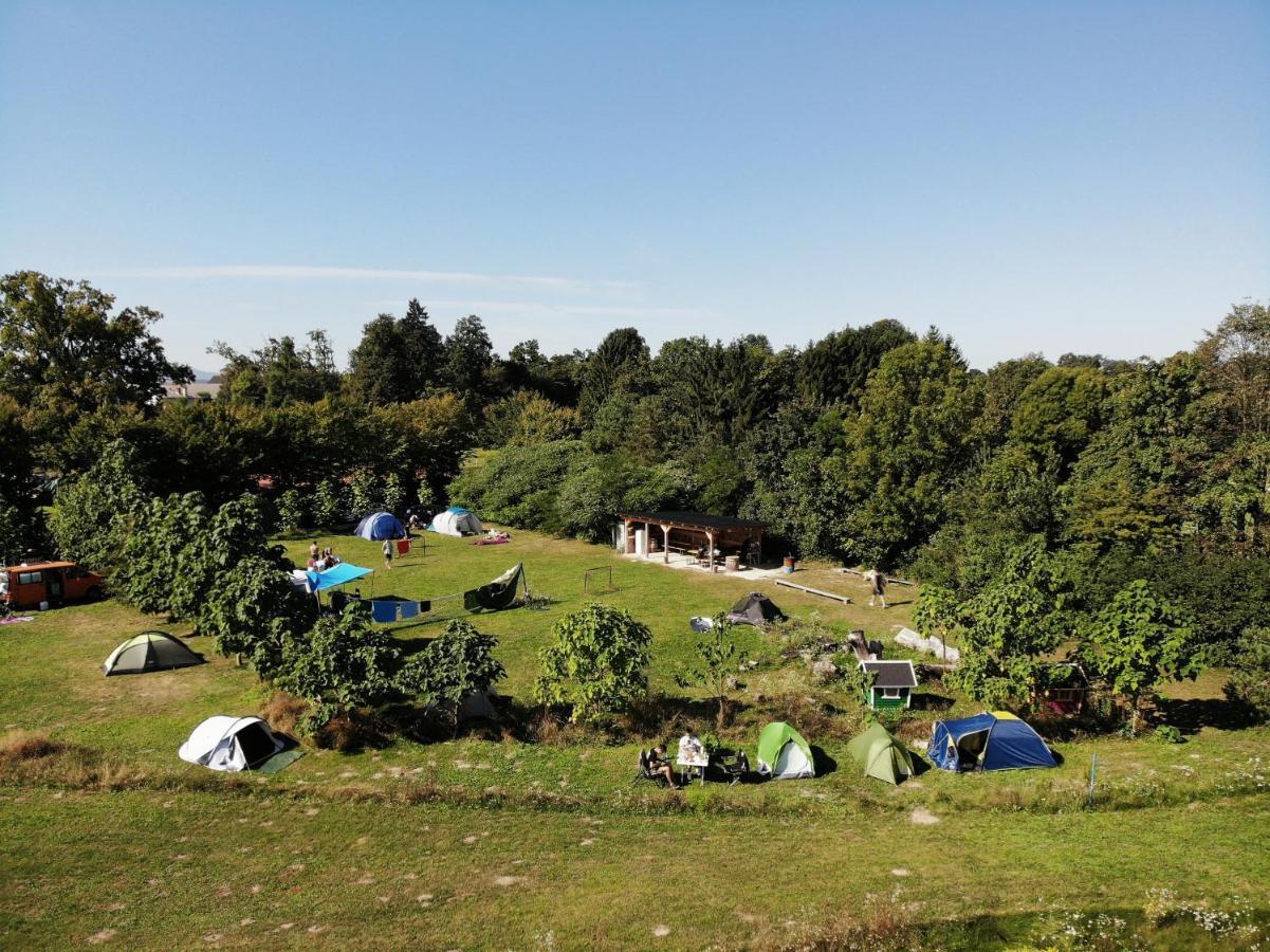 Camping @ Nogometni Golf Ljubljana Hotel Ngoại thất bức ảnh