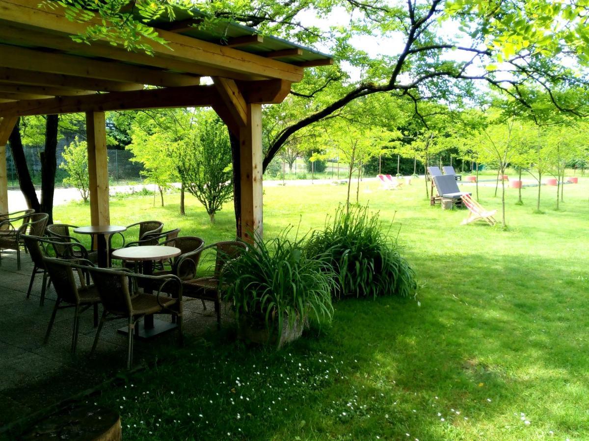 Camping @ Nogometni Golf Ljubljana Hotel Ngoại thất bức ảnh