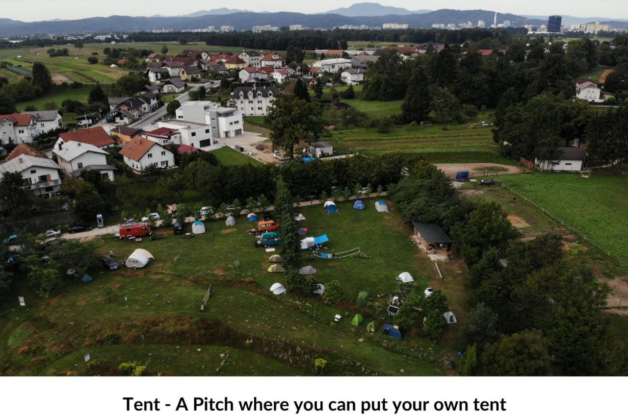 Camping @ Nogometni Golf Ljubljana Hotel Ngoại thất bức ảnh