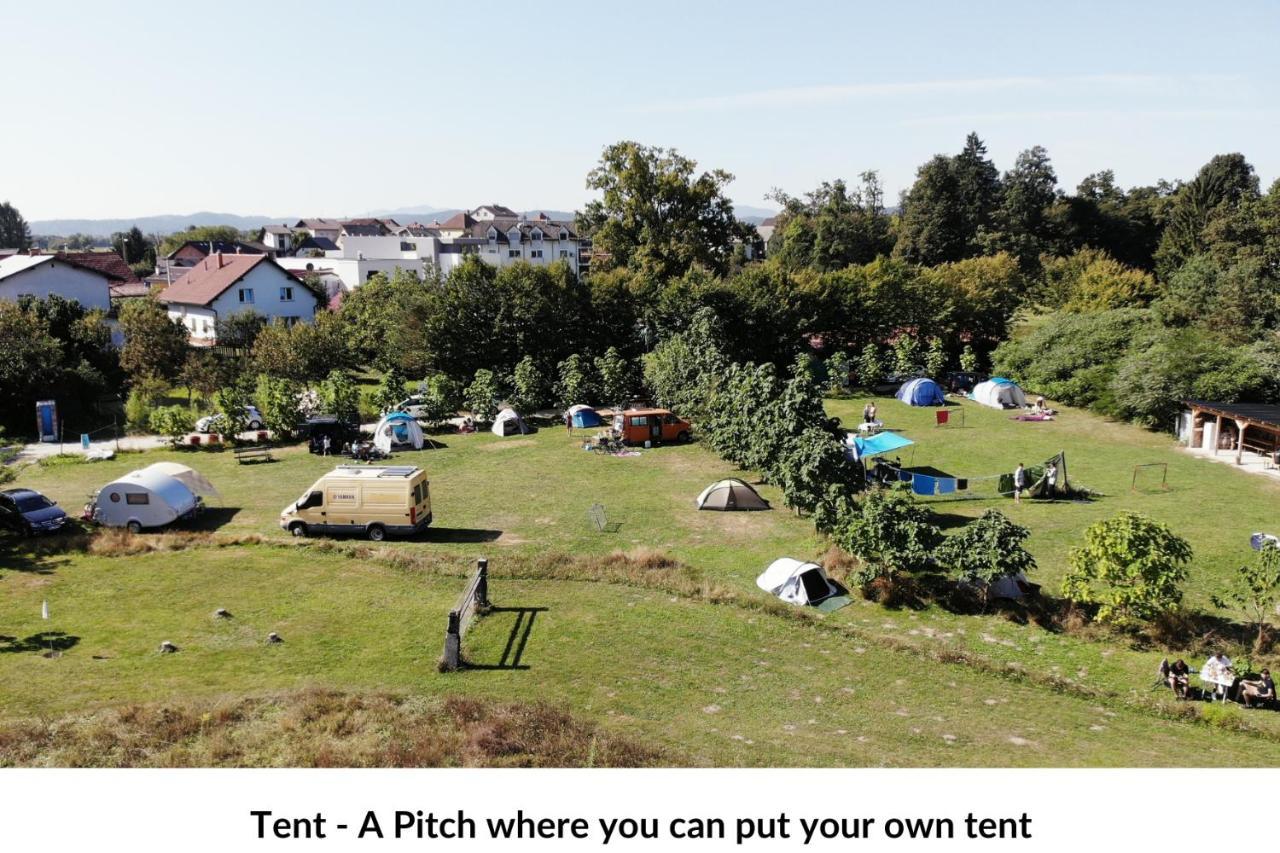 Camping @ Nogometni Golf Ljubljana Hotel Ngoại thất bức ảnh
