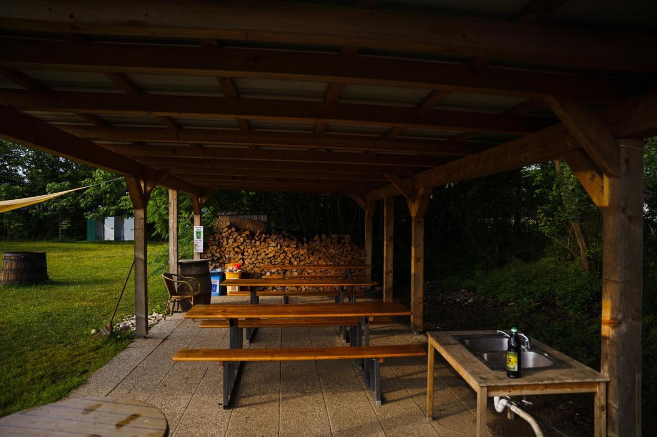 Camping @ Nogometni Golf Ljubljana Hotel Ngoại thất bức ảnh