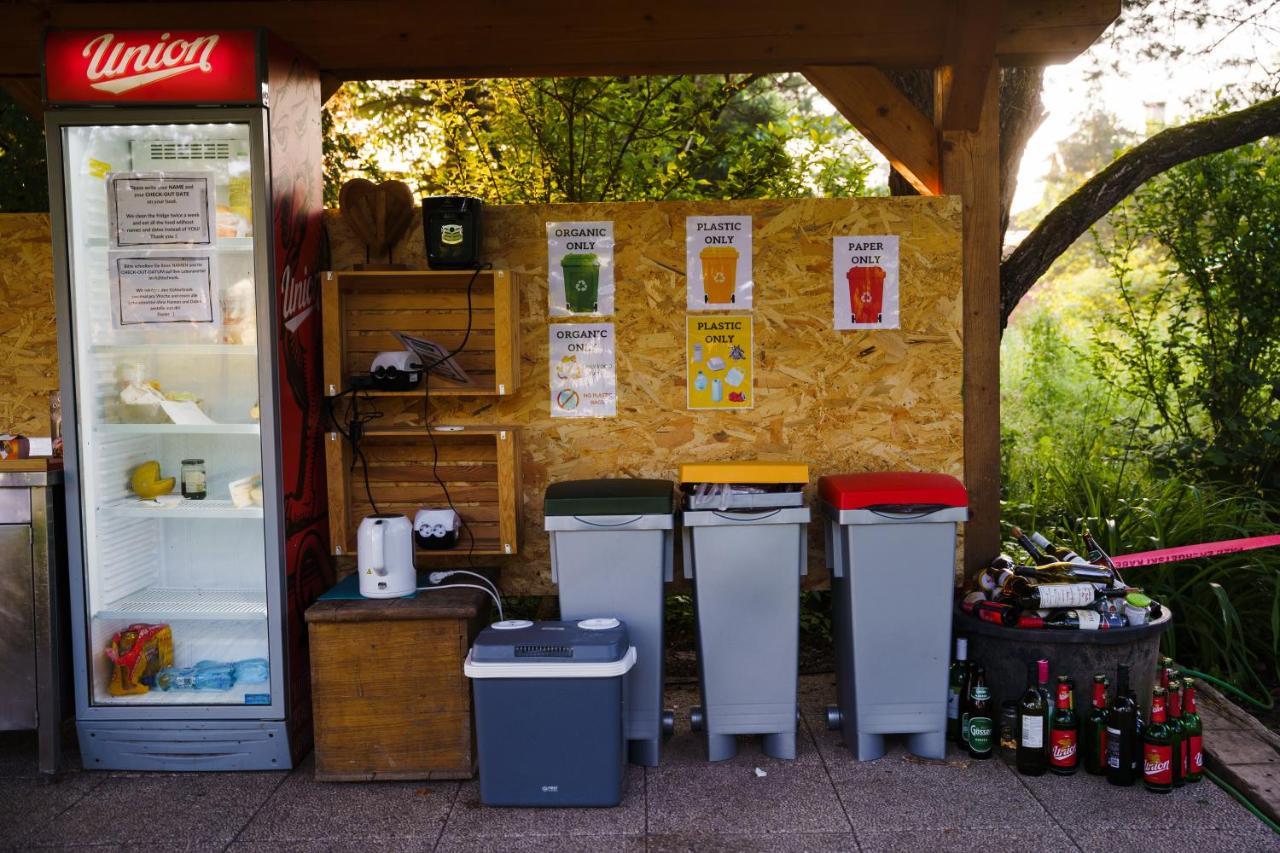 Camping @ Nogometni Golf Ljubljana Hotel Ngoại thất bức ảnh