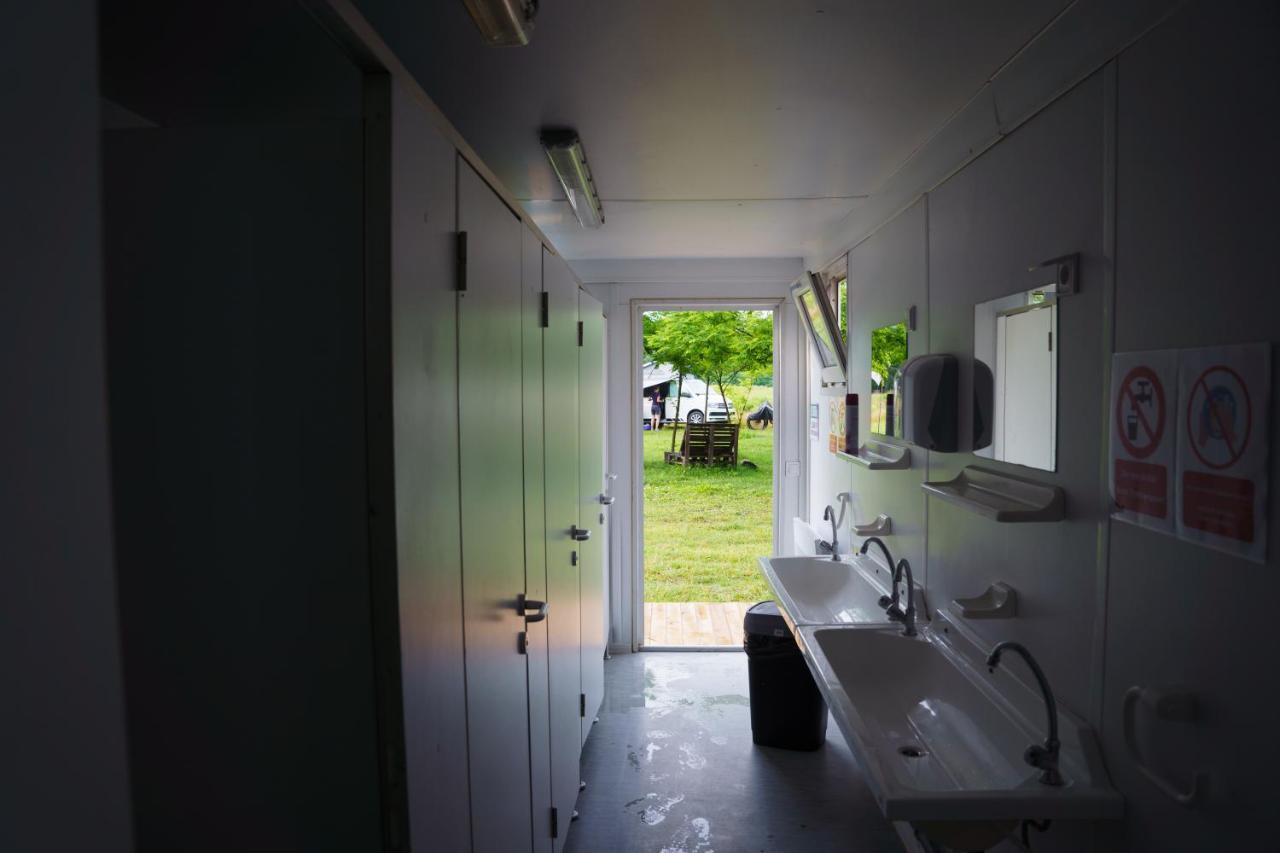 Camping @ Nogometni Golf Ljubljana Hotel Ngoại thất bức ảnh