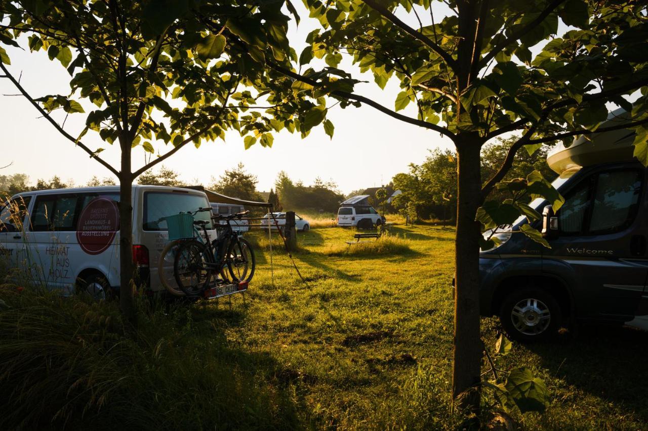 Camping @ Nogometni Golf Ljubljana Hotel Ngoại thất bức ảnh
